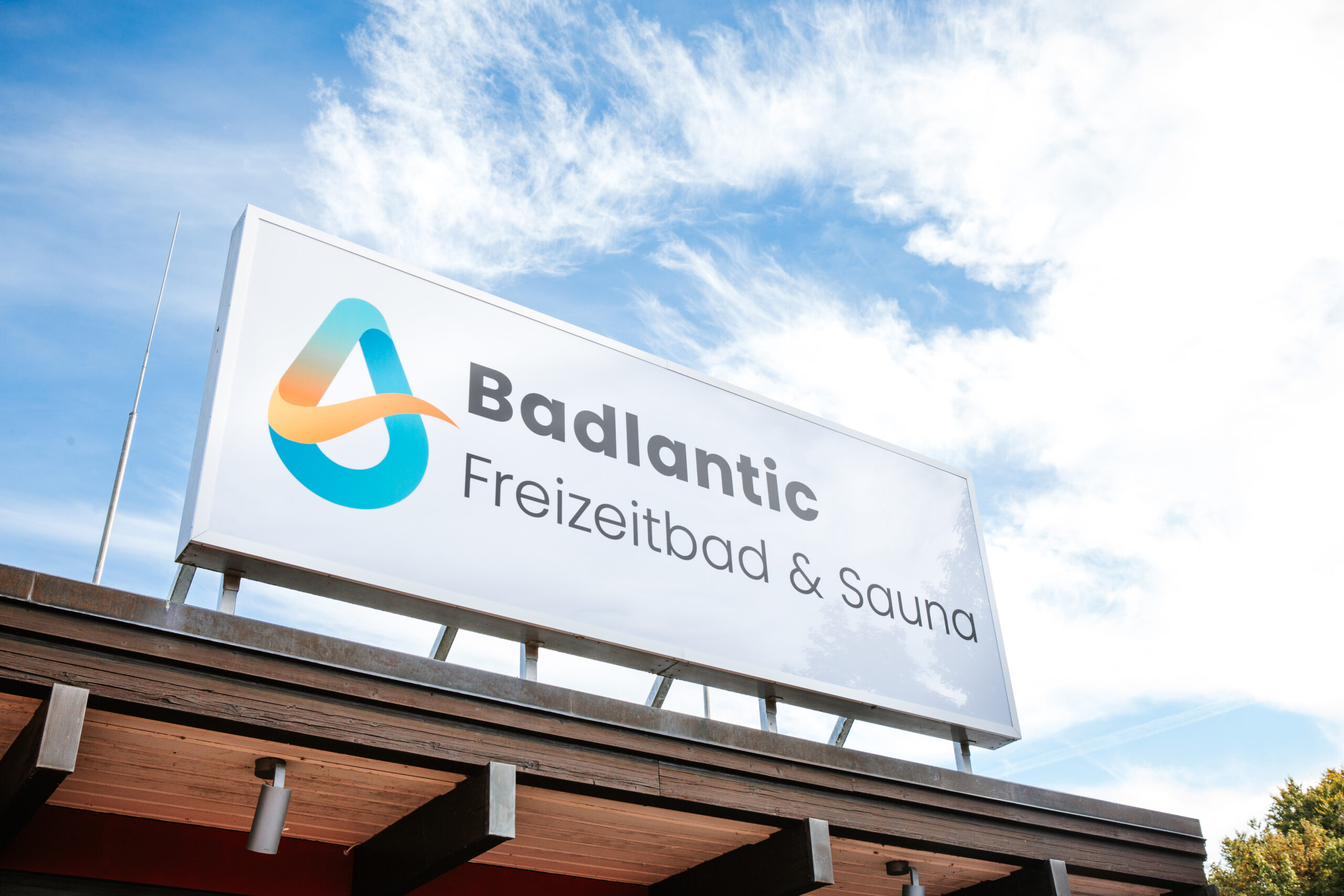Eingang des Badlantic Freizeitbads